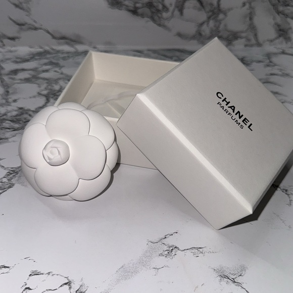 NWT: Chanel ceramic camellia figurine for perfume 
Never used
Still in box - Picture 2 of 4